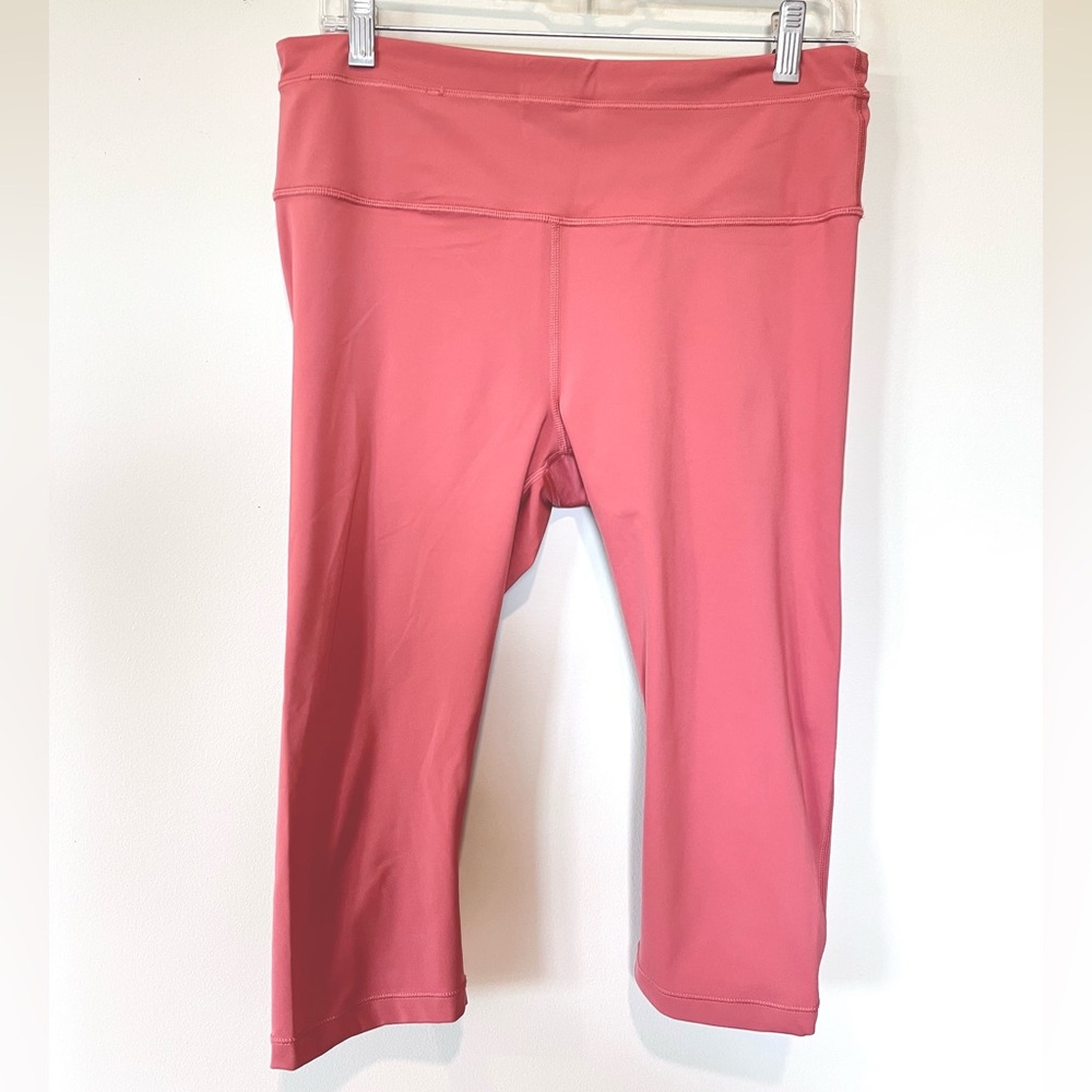 Athleta 3/4 accelerate crop leggings size Large rust colored